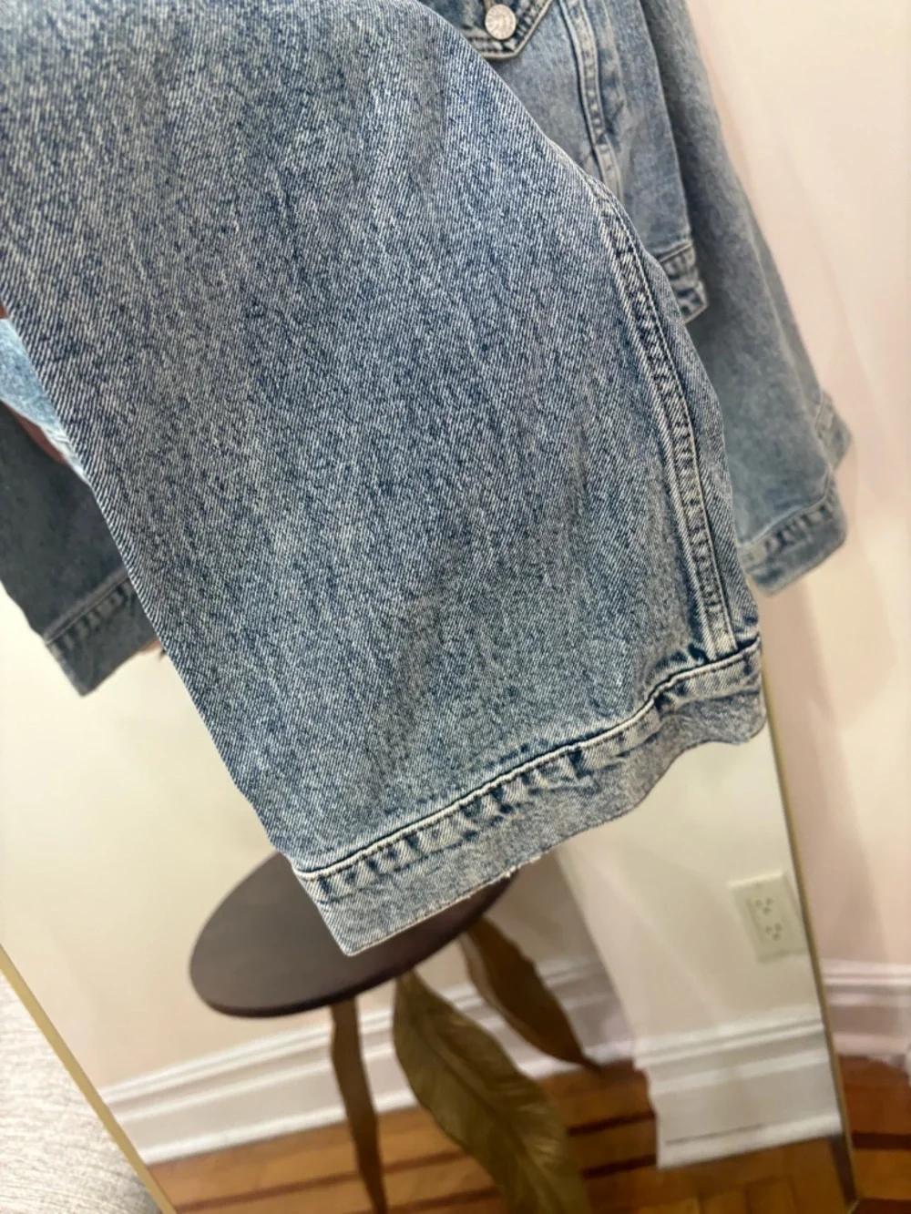 NWT EXPRESS Cropped Light Wash Denim Jacket WITH WIDE SLEEVES - Picture 5 of 7